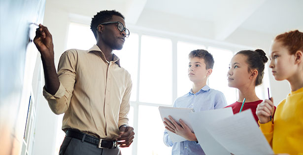 IMAGE OF CASEWORKER SPEAKING TO CHILDREN